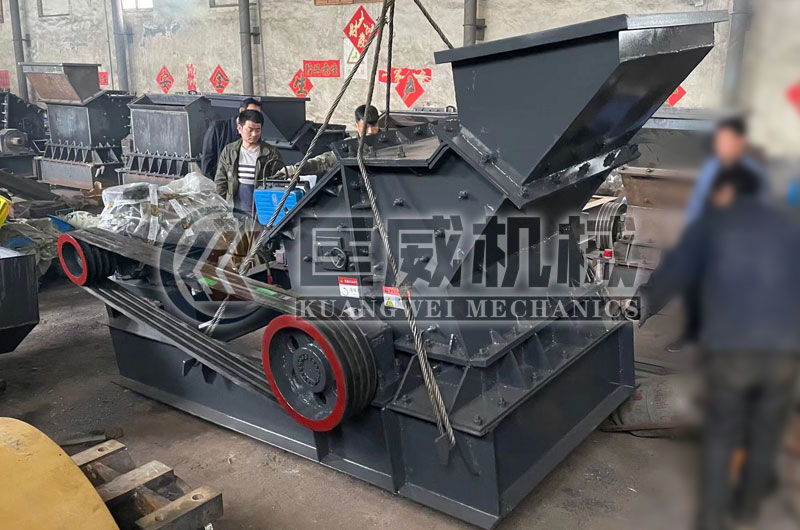 1000x1000液壓開箱制砂機發(fā)往河北