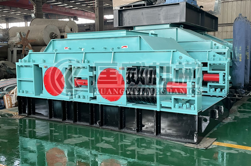 大型偏傳動雙齒輥破碎機(jī) 大型偏傳動雙齒輥破碎機(jī)